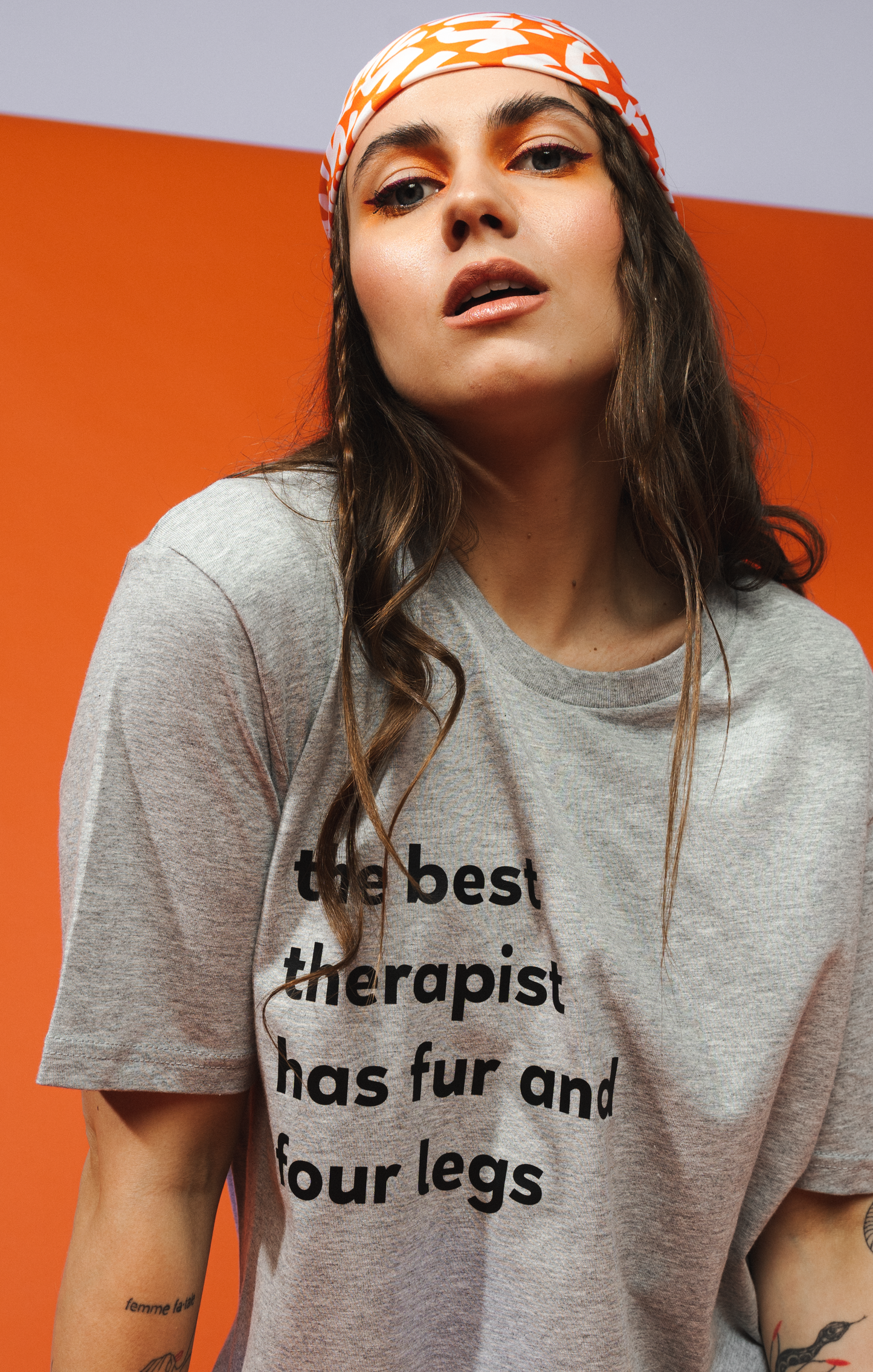 T-SHIRT THE BEST THERAPIST HAS FUR AND FOUR LEGS